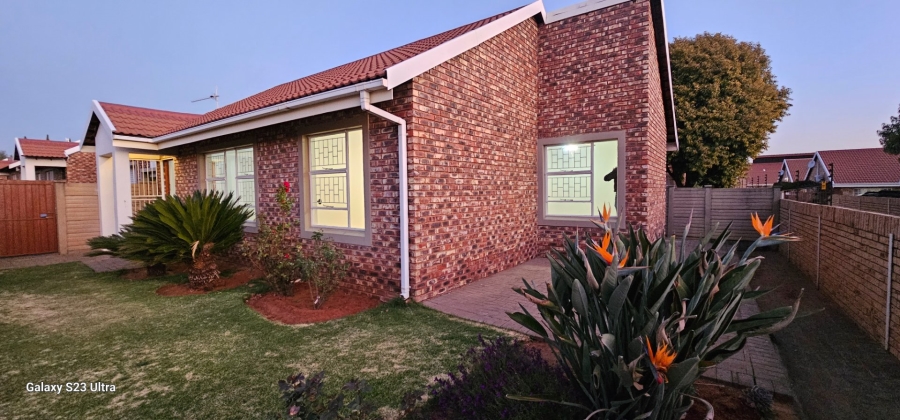 2 Bedroom Property for Sale in Langenhovenpark Free State